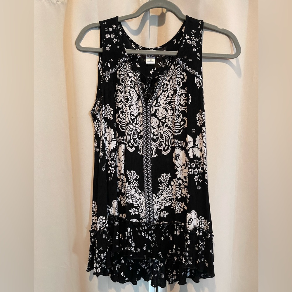 Like New Sleeveless Shirt by Bila! Size Medium!
